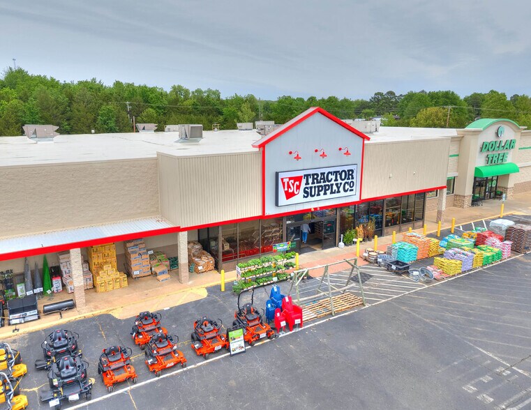 More Photos Of 1555 E Main St, Booneville Freestanding For Sale