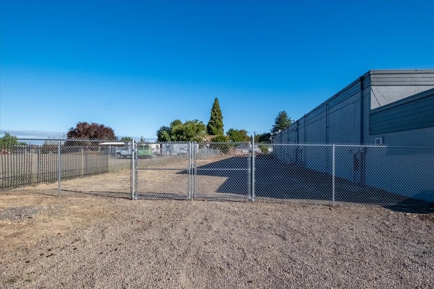 More Photos Of 2300 Ferry St SW, Albany Research And Development For Lease