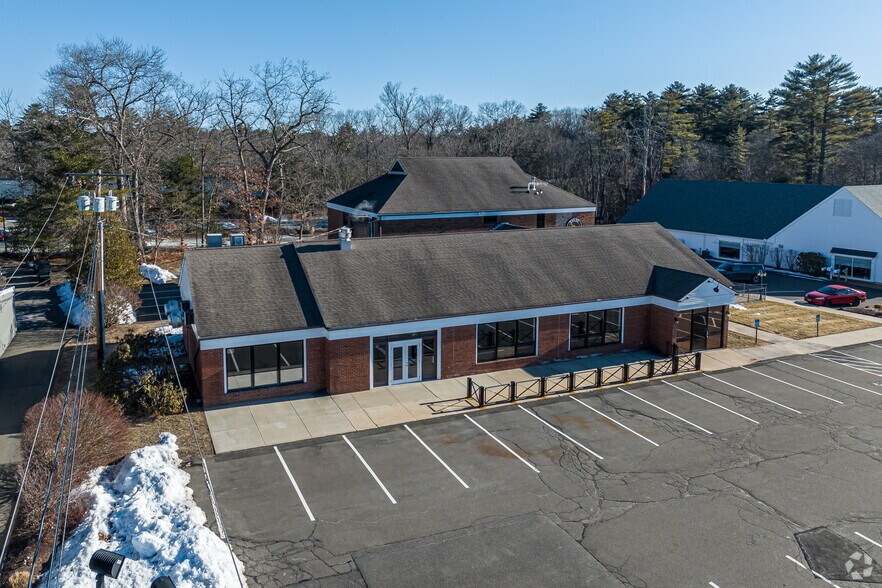 More Photos Of 300 W Main St, Avon Storefront Retail Office For Lease