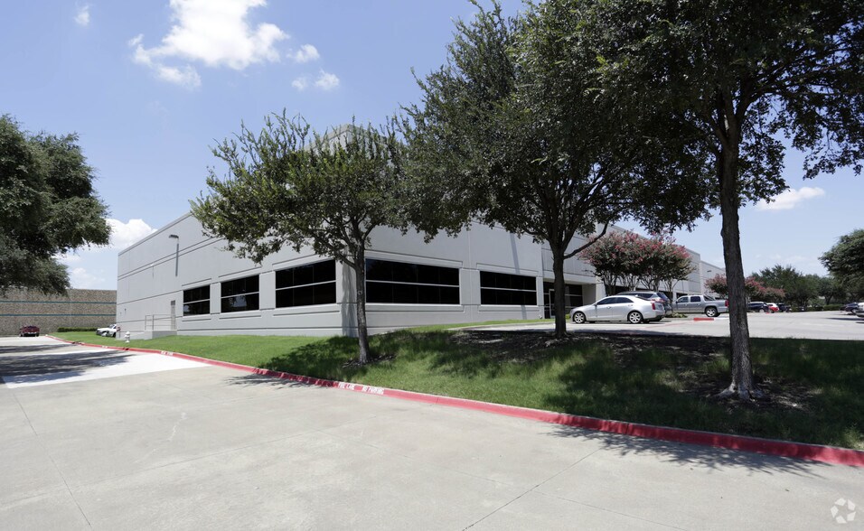 More Photos Of 13755 Hutton Dr, Farmers Branch Warehouse For Lease