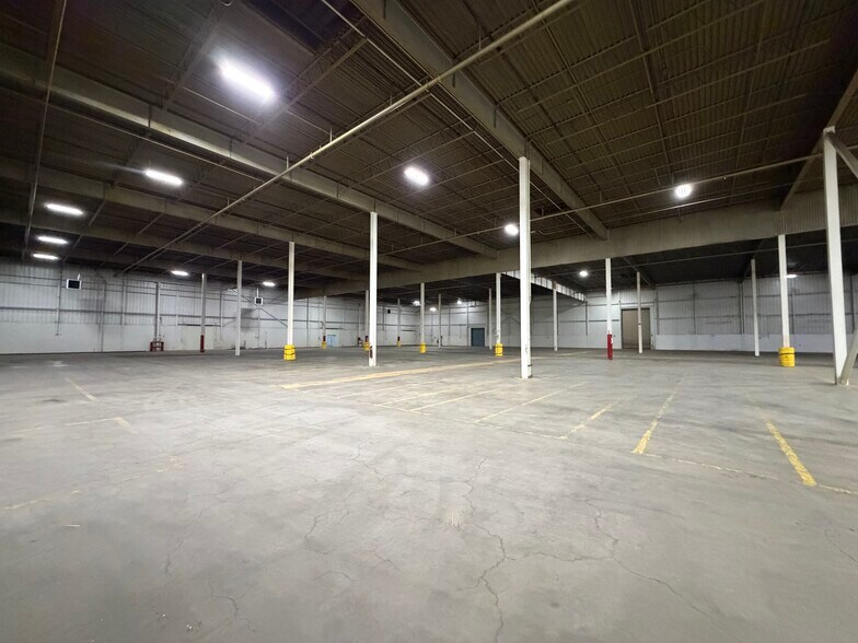 More Photos Of 95 Ballard Rd, Middletown Manufacturing For Lease
