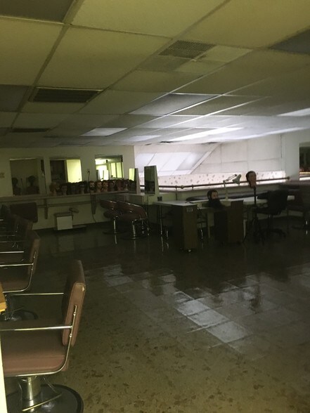 More Photos Of 415-659 S Breiel Blvd, Middletown Storefront For Lease