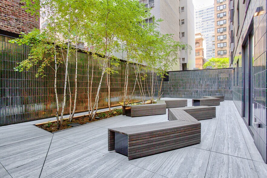 More Photos Of 1140 3rd Ave, New York Apartments For Lease