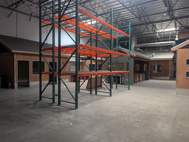 More Photos Of 7107-7139 Telegraph Rd, Montebello Warehouse For Sale