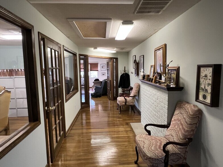 More Photos Of 2414 Boston Post Rd, Guilford Freestanding For Sale