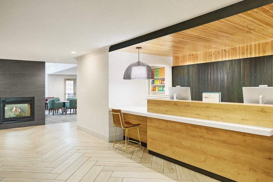 More Photos Of 300 W Romeo B Garrett Ave, Peoria Hotel For Sale
