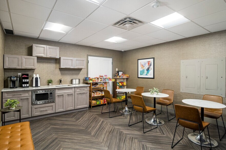 More Photos Of 65 Ramapo Valley Rd, Mahwah Office For Lease