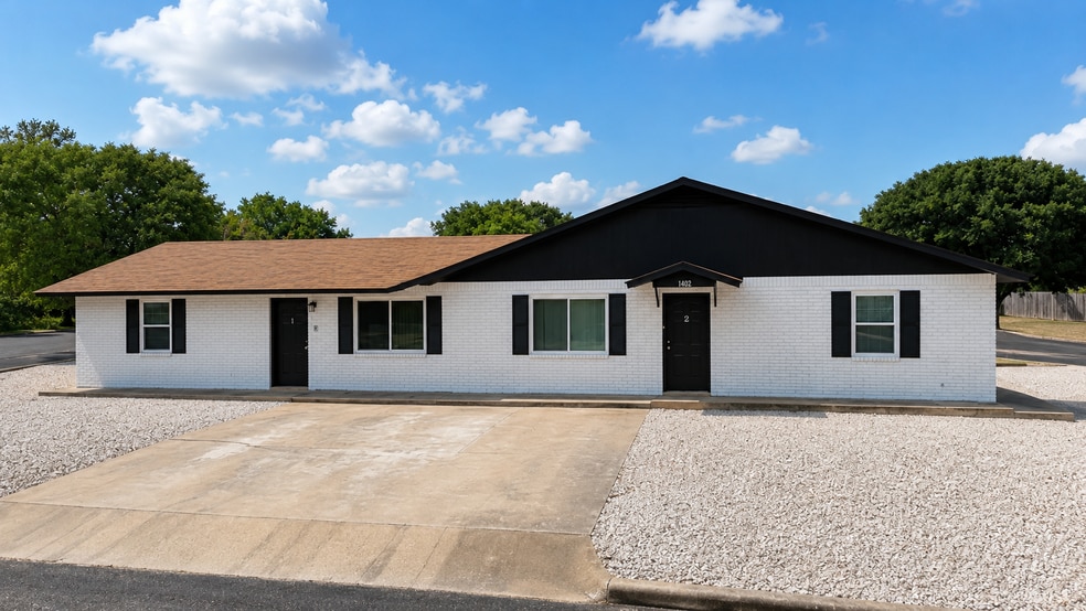 More Photos Of 1402 N Adams St, Fredericksburg Multifamily For Sale