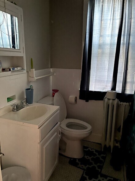 More Photos Of 174 Willow St, Waterbury Apartments For Sale