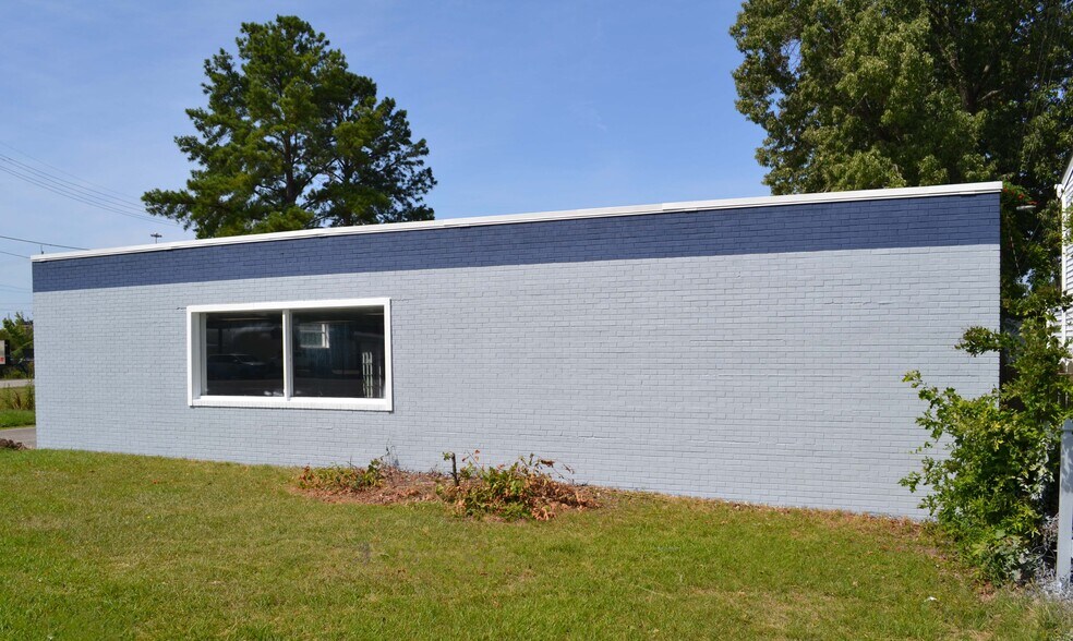 More Photos Of 5947 Jefferson Ave, Newport News Service For Sale