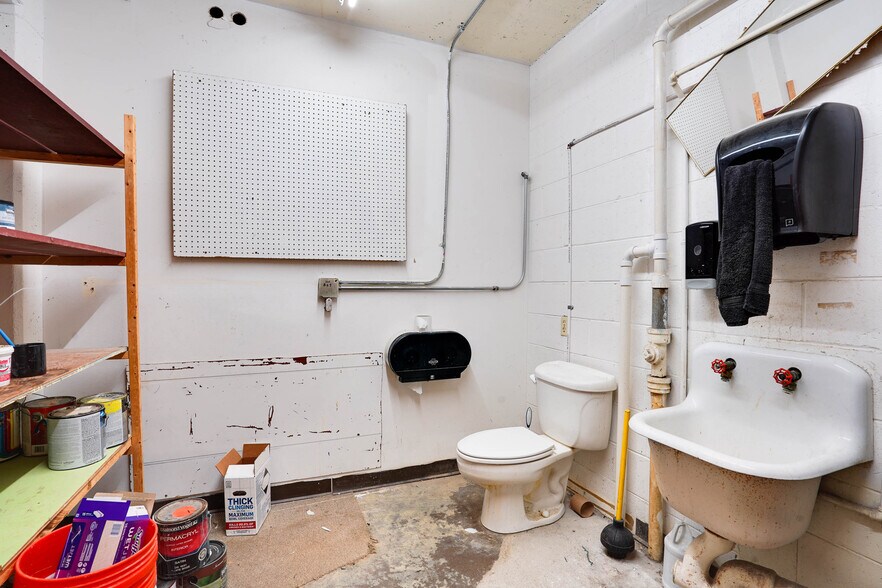 More Photos Of 195-209 Cottage Grove Rd, Madison Storefront For Lease