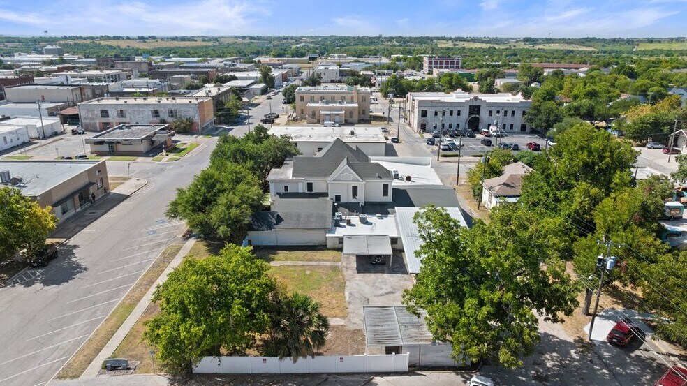 More Photos Of 503 Talbot St, Taylor Funeral Home For Sale