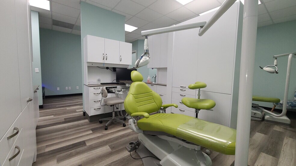 More Photos Of 17020 County Line Rd, Spring Hill Medical For Lease