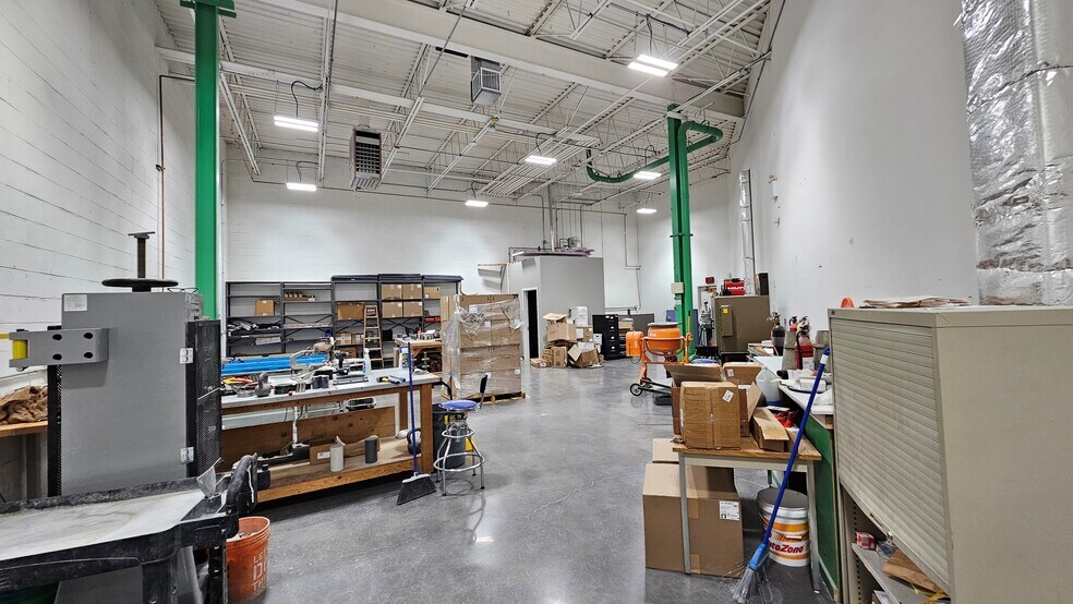 More Photos Of 710 Union Pky, Ronkonkoma Warehouse For Sale