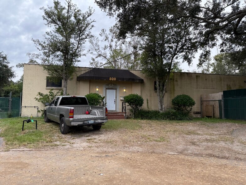 More Photos Of 800 James St, Jacksonville Warehouse For Lease