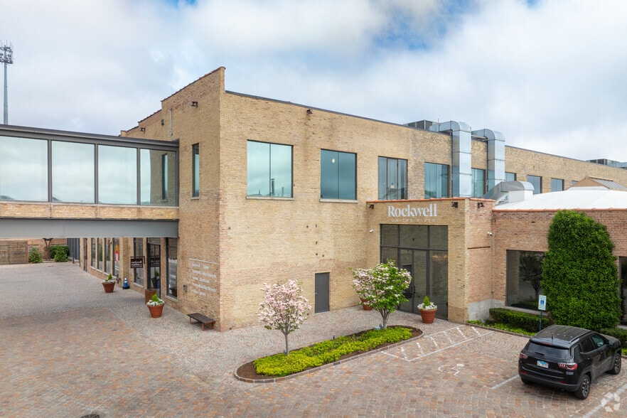 More Photos Of 3057 N Rockwell St, Chicago Storefront Retail Office For Lease