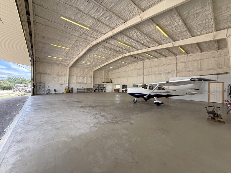 More Photos Of 501 Wright Brothers Dr, Georgetown Airplane Hangar For Sale