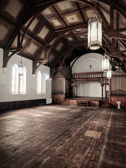 More Photos Of 1113 Wolcott Ave, Beacon Religious Facility For Lease