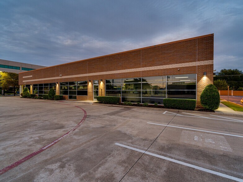 More Photos Of 689 Airport Fwy, Hurst Office For Lease