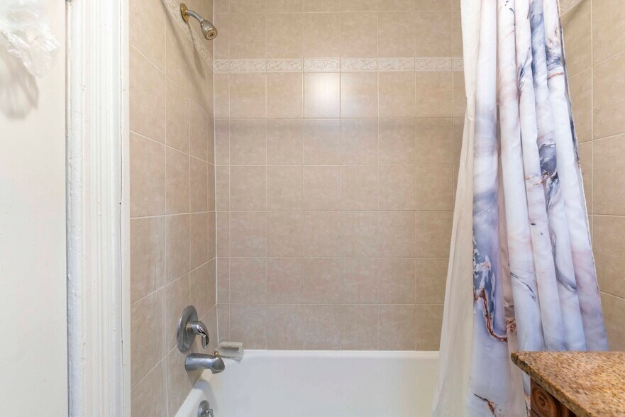 More Photos Of 5011 Roland Ave, Baltimore Apartments For Sale