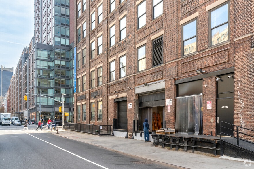 More Photos Of 599 Eleventh Ave, New York Warehouse For Lease