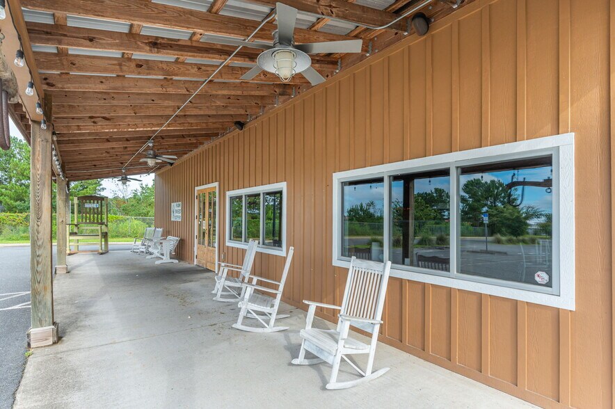 More Photos Of 1296 N Ferdon Blvd, Crestview Restaurant For Sale