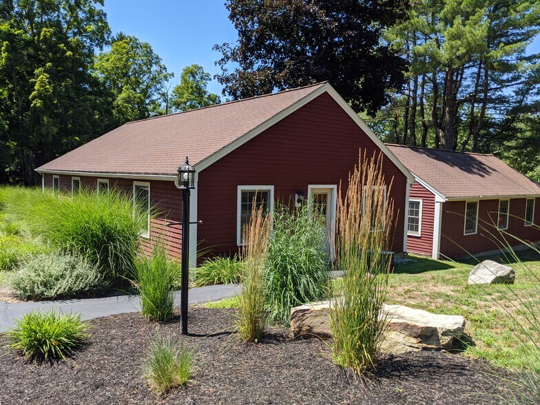 More Photos Of 42 Davis Rd, Acton Office For Lease