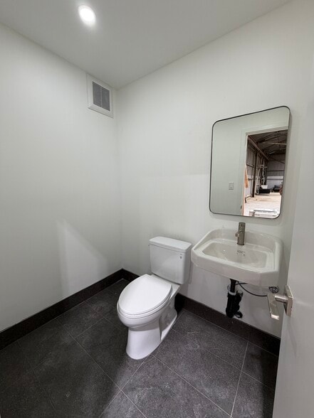 More Photos Of 1760 N Ventura Ave, Ventura Warehouse For Lease