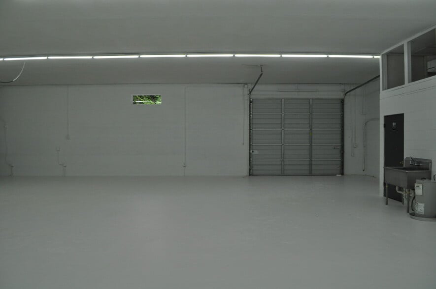 More Photos Of 4701 Hubbs Ln, Knoxville Office For Sale