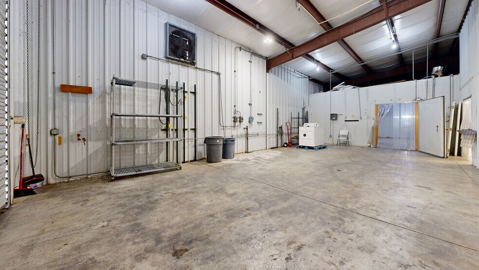 More Photos Of 174 NW 9th ave, Mulberry Distribution For Lease