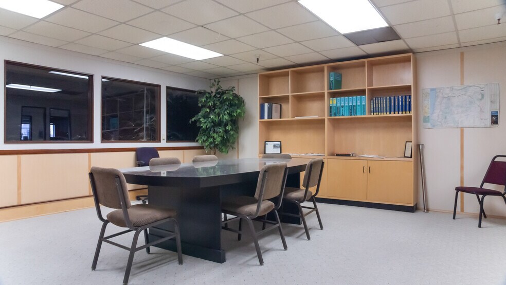 More Photos Of 105 S Bertelsen Rd, Eugene Manufacturing For Lease