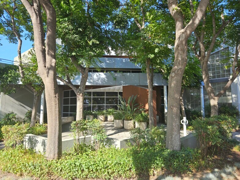 More Photos Of 6180 Brockton Ave, Riverside Medical For Lease