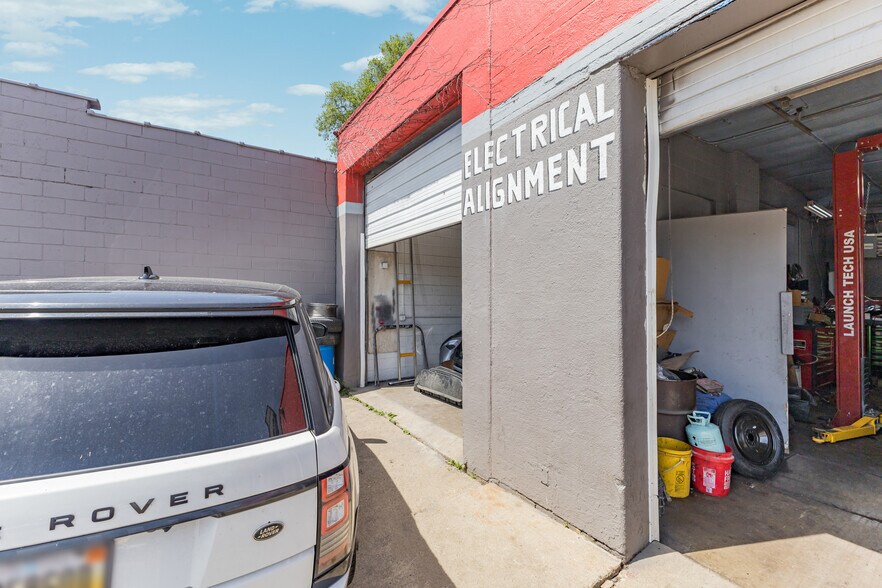 More Photos Of 10200 Whittier, Detroit Auto Repair For Lease
