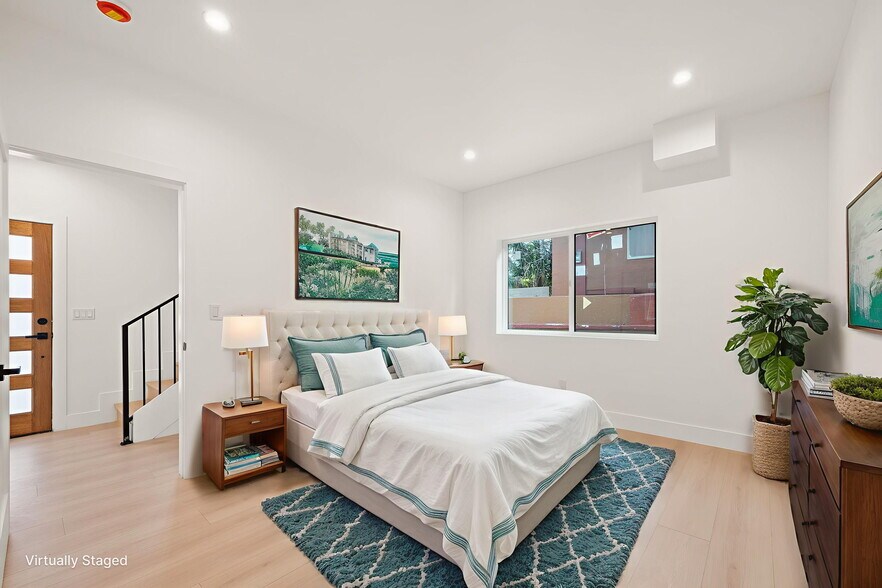 More Photos Of 913 N Hobart Blvd, Los Angeles Apartments For Sale