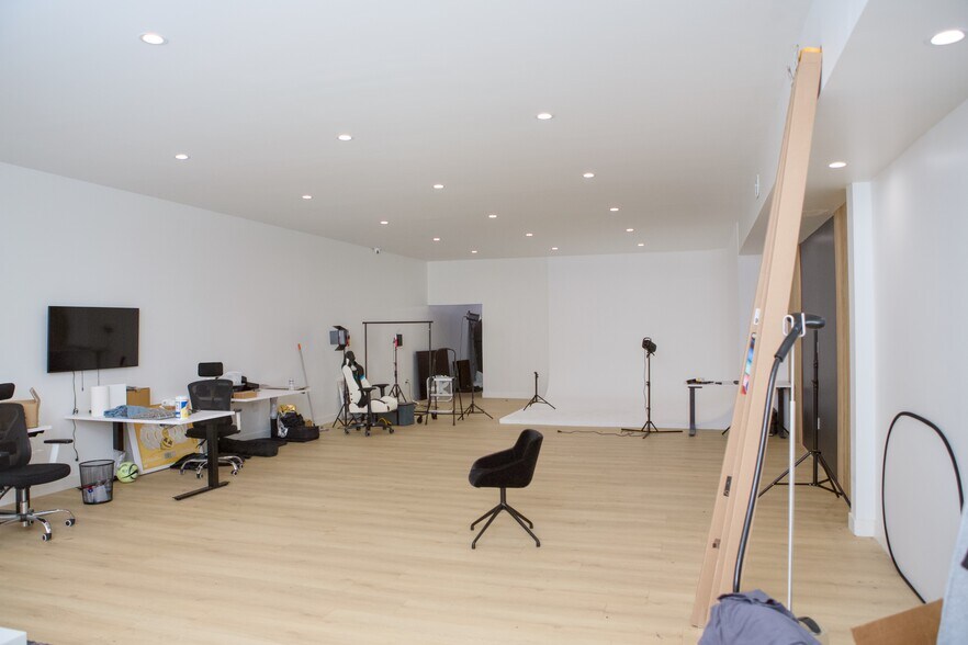 More Photos Of 648 N St. Andrews Pl, Los Angeles Loft Creative Space For Lease
