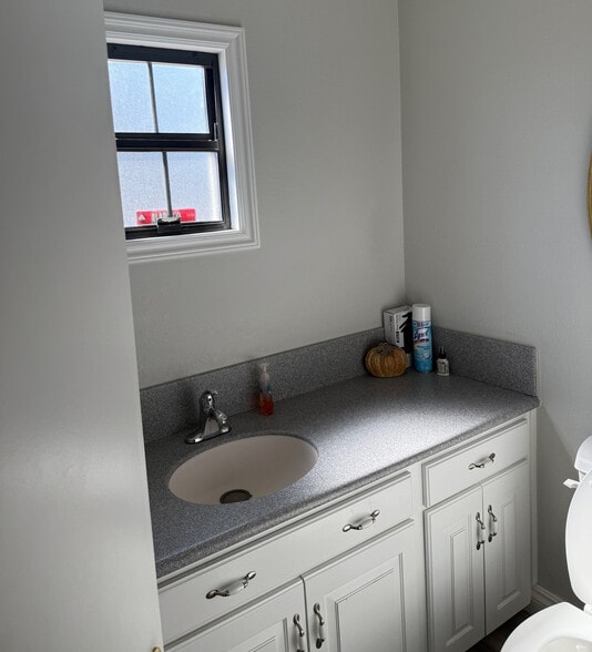 More Photos Of 810 E Charleston Blvd, Las Vegas Office For Sale