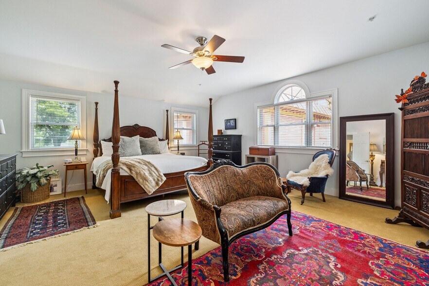More Photos Of 41 Pleasant St, Woodstock Hospitality For Sale