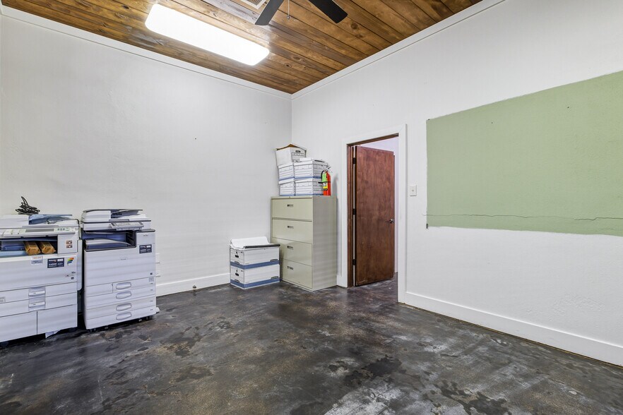 More Photos Of 1000 Louisville Ave, Monroe Office For Sale
