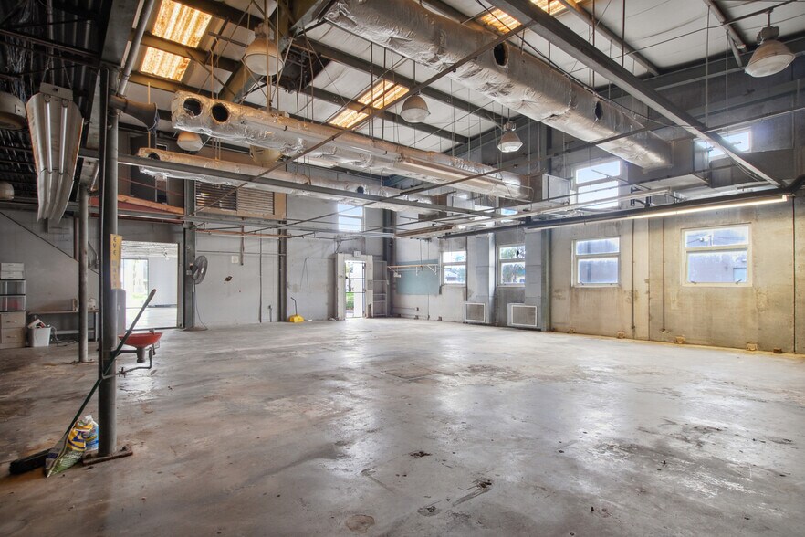 More Photos Of 5038 W Esplanade Ave, Metairie Freestanding For Lease