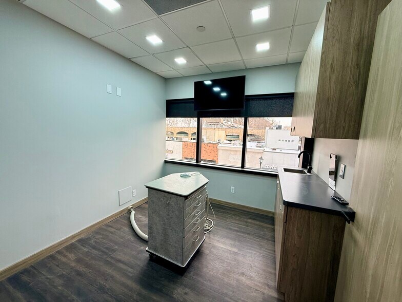More Photos Of 3 School St, Glen Cove Medical For Lease