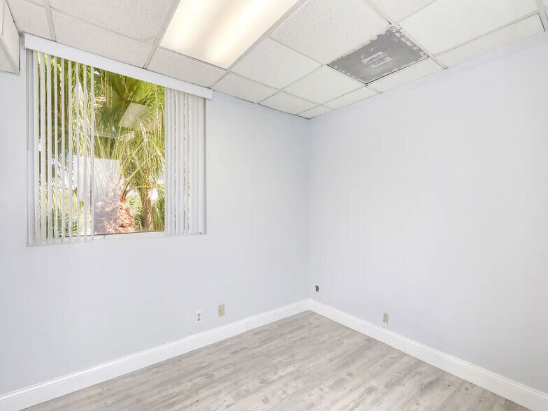 More Photos Of 7880 N University Dr, Tamarac Office Residential For Lease