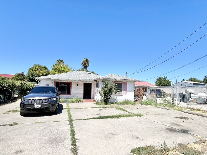 More Photos Of 2513 Connie Dr, Sacramento Freestanding For Sale