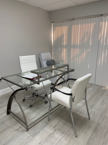 More Photos Of 2650 Bahia Vista St, Sarasota Medical For Sale