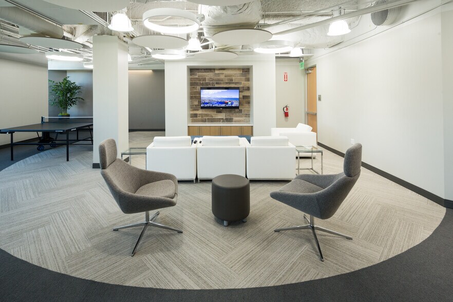 More Photos Of 2450 Venture Oaks Way, Sacramento Office For Lease