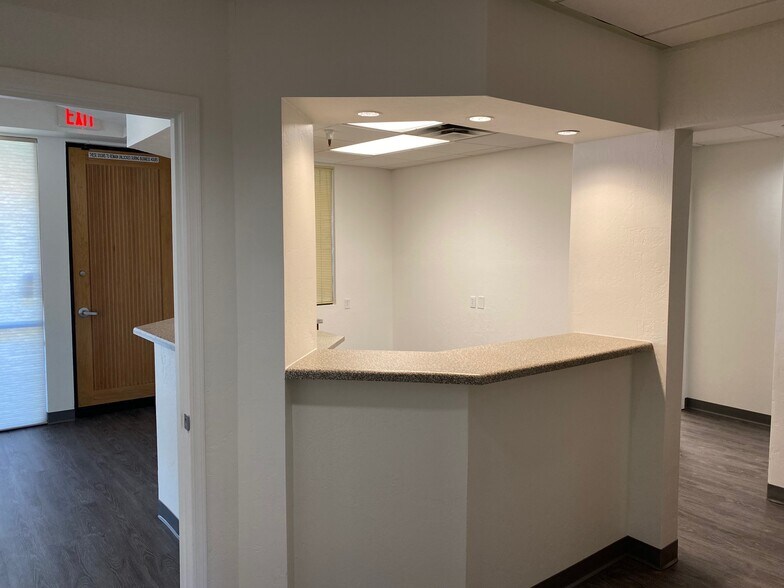 More Photos Of 5700 W Olive Ave, Glendale Medical For Lease