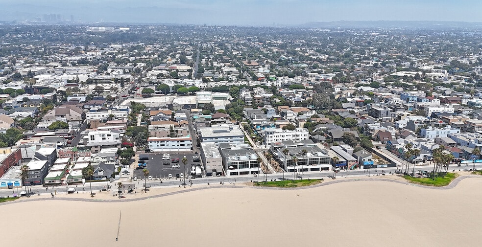Primary Photo Of 613 Ocean Front Walk, Venice General Retail For Lease