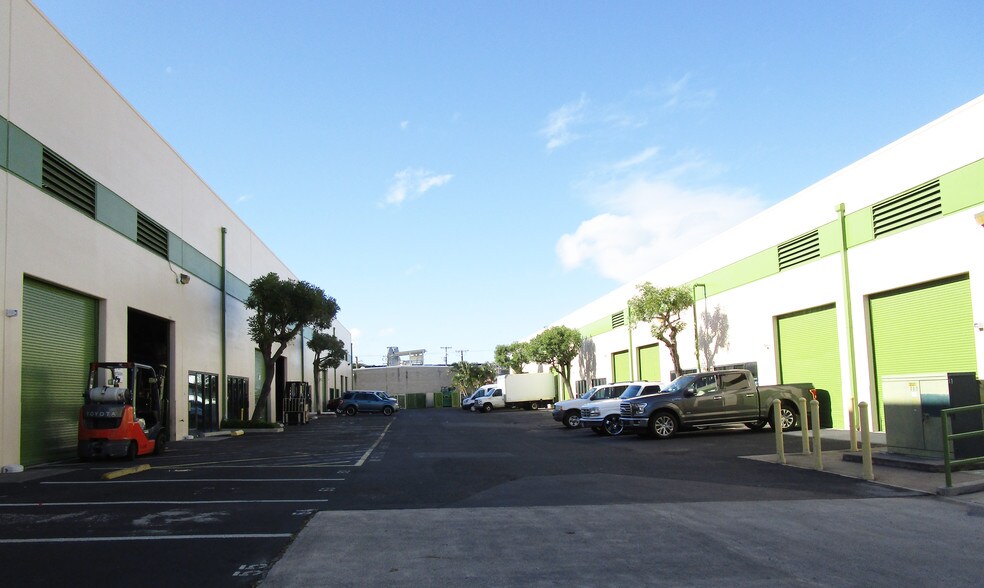 More Photos Of 94-155 Leoole St, Waipahu Flex For Lease