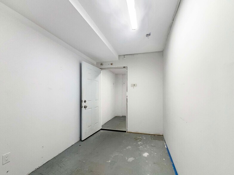 More Photos Of 59 Dalhousie St, Brantford Storefront For Lease