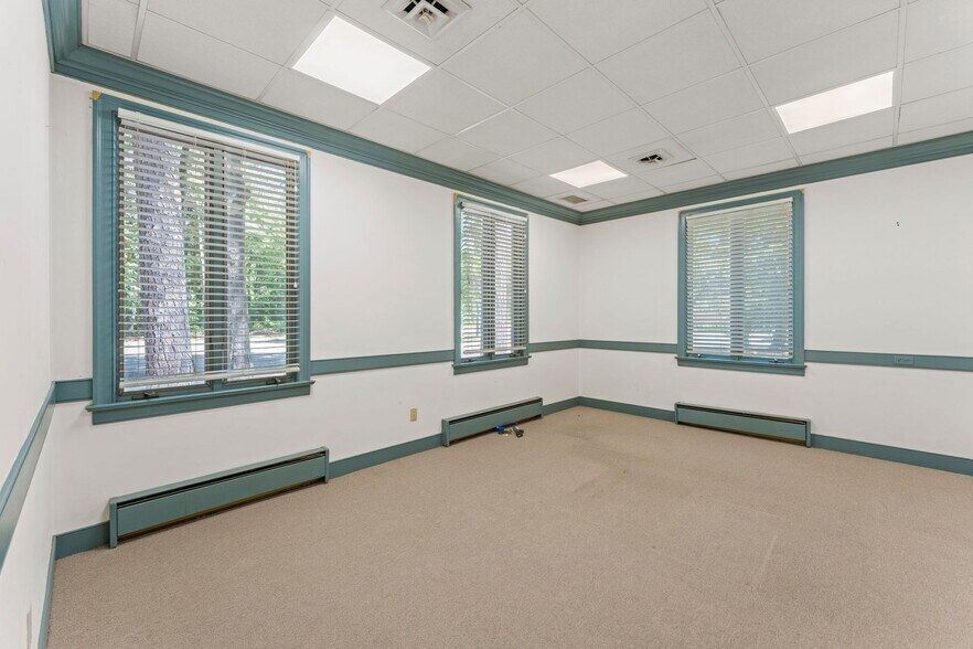 More Photos Of 678 Rappahannock Dr, White Stone Office For Sale
