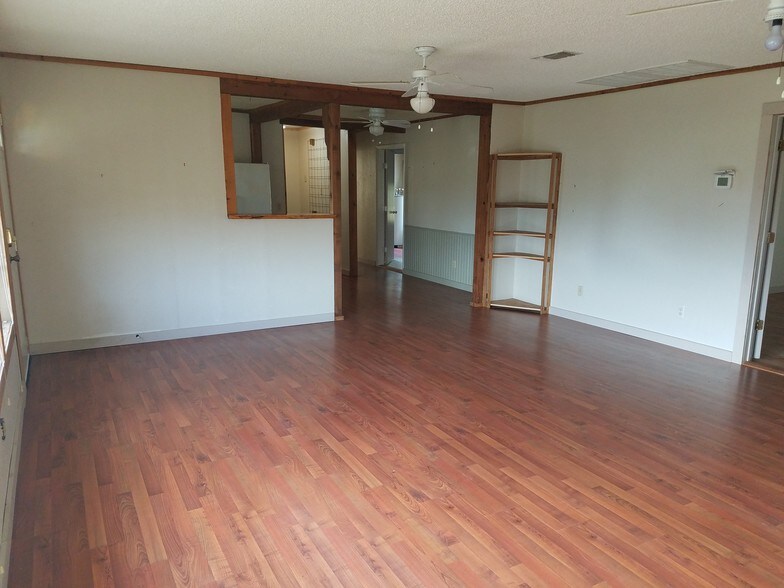 More Photos Of 4909 Bell Springs Rd, Dripping Springs Light Manufacturing For Sale